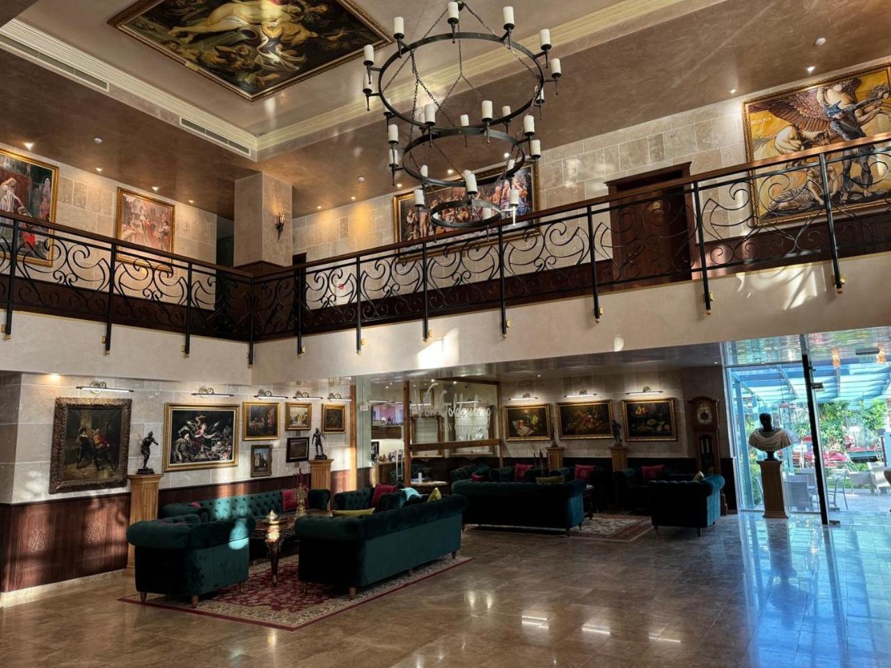 Alchemist Residence Von Goldenburg Belashtitsa Esterno foto